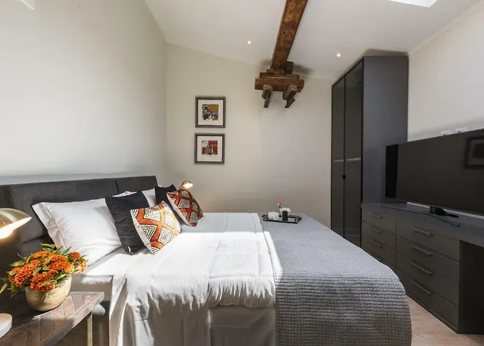 Porta Rossa Exclusive Apartment *